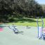 Ensemble d’équipements de fitness extérieurs Cross Trainer dans un parc.