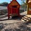 Olle's Playhouse maison de jeu en bois avec toboggan dans une aire de jeux'