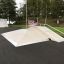 Skatepark Fun Box 8 avec plusieurs rampes et garde-corps.