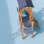 Pixie Modern Nature wooden playhouse with slide et filet d’escalade sur l’aire de jeux