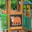 Forest Treehouse playhouse with slide structure en bois et décoration d’ours sur l’aire de jeux