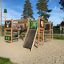 Forest Castle with slide en bois sur une aire de jeux.