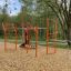 Équipement de fitness extérieur MF Training Set dans un parc.