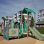 Équipement de jeu Fortress with a slide aux couleurs vert et beige avec éléments d’escalade et un toboggan