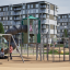Alpha Centauri structure d’escalade de terrain de jeu avec toboggan et balançoires dans un quartier résidentiel