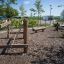 Équipement de aire de jeux extérieur en bois Ramp avec cordes et poutres d'équilibre.
