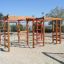 Activity Center wooden playhouse avec des structures d’escalade et des échelles dans l’aire de jeux